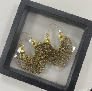 A618 Gold Heart Hoop Earrings