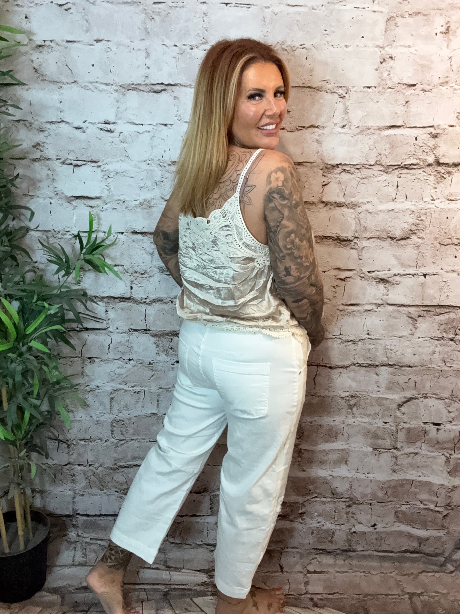 Elara Patch Barrel Leg Jeans - Image 3