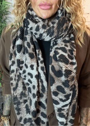 ANIMAL PRINT PLEATED SCARF