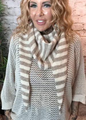 STRIPED PRINT PULL-THROUGH KERCHIEF