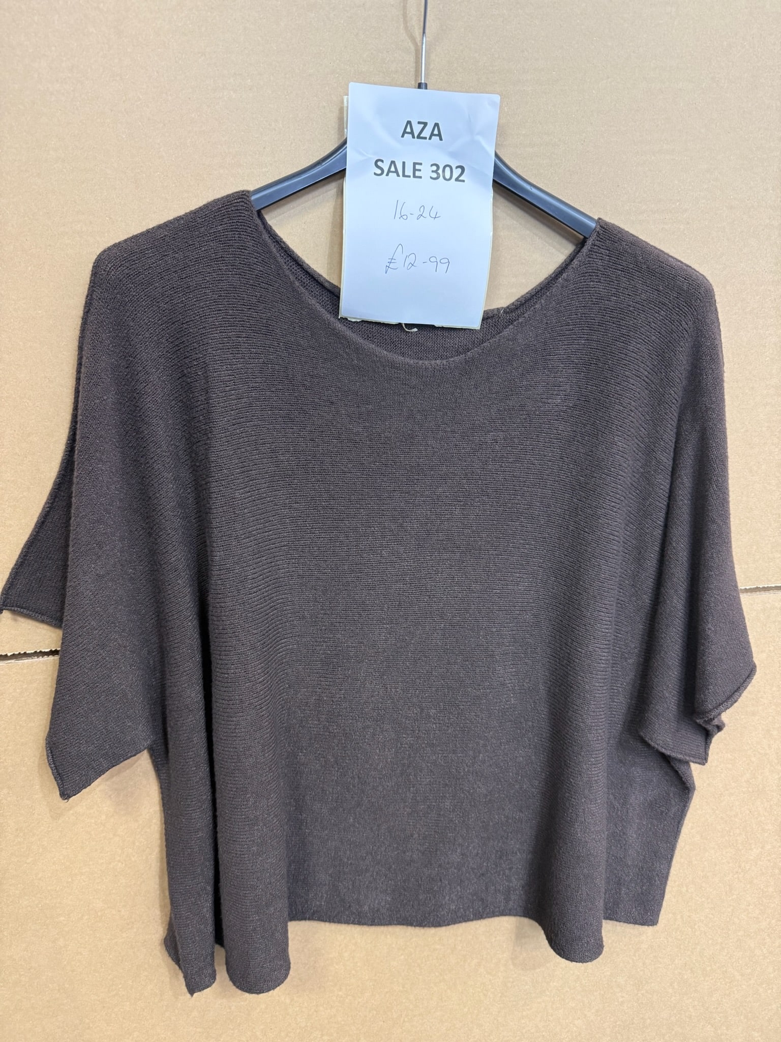 SALE 302 LARGER JUMPER 16-24 78CM PTP (NO RETURNS)