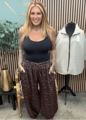 Leo Animal print joggers best fits 16-24