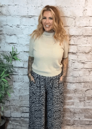 Sabrina Wide leg animal print pants best fits 16-22
