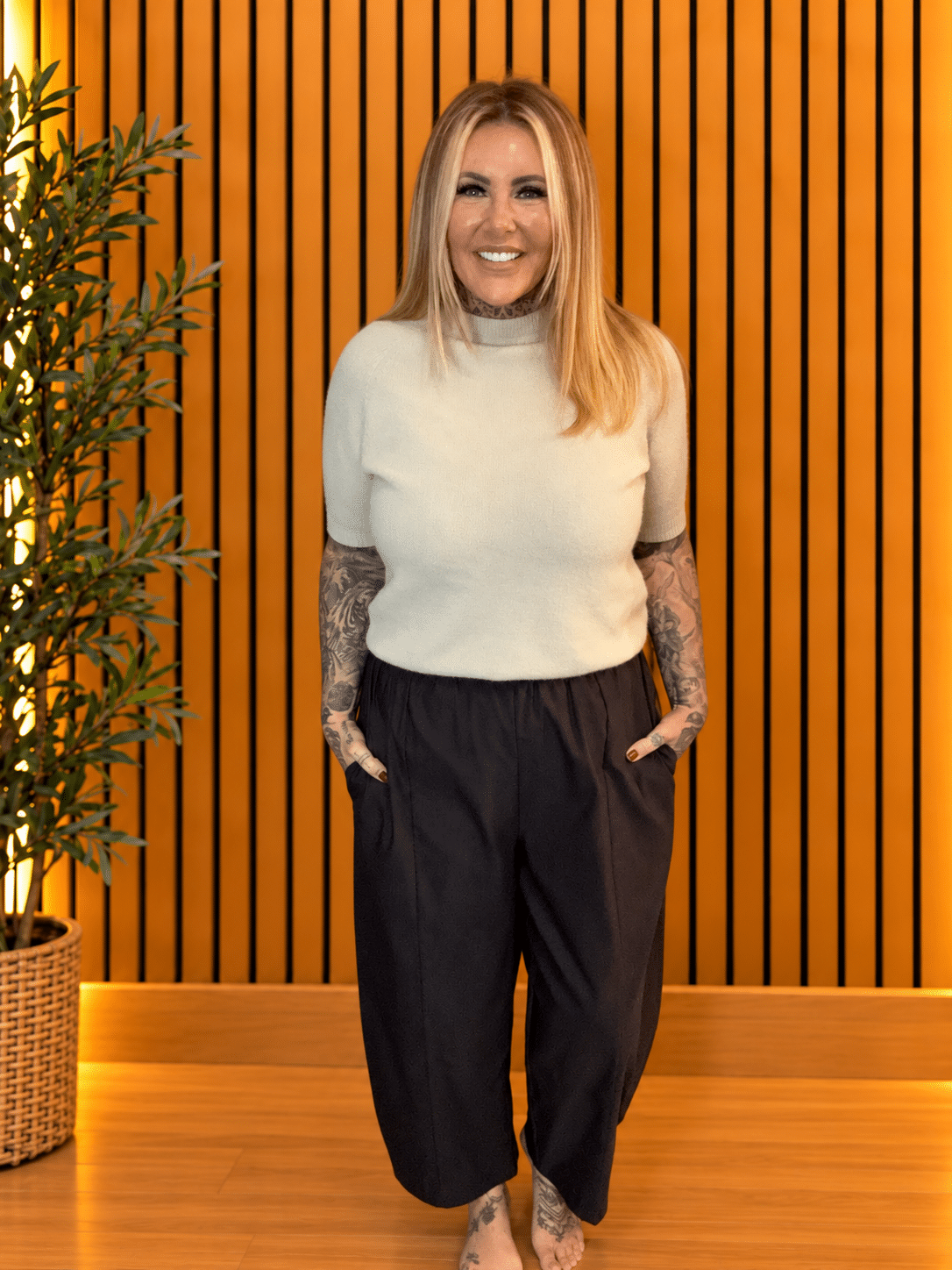 SKYE Wide leg trousers BEST FITS 16-24 - Image 3