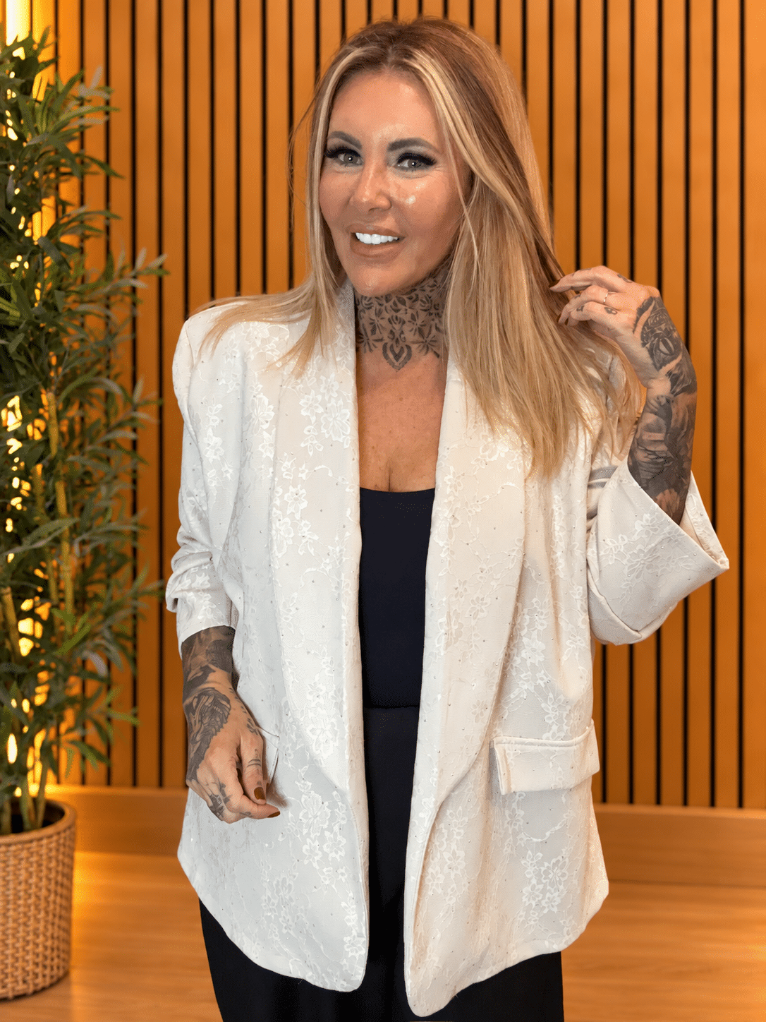 Glamour Blazer Best Fits 14-22 - Image 3