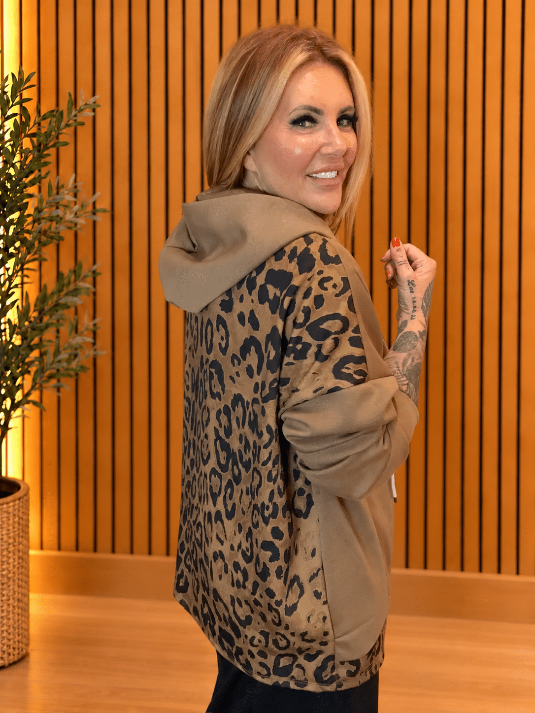 Shona Animal hooded jumper best fits 16-24 - Image 4