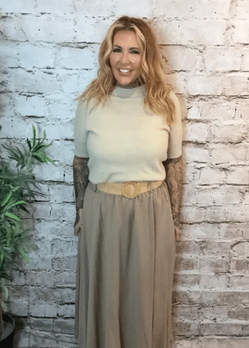 Lara skirt best fits 16-24 - Image 3
